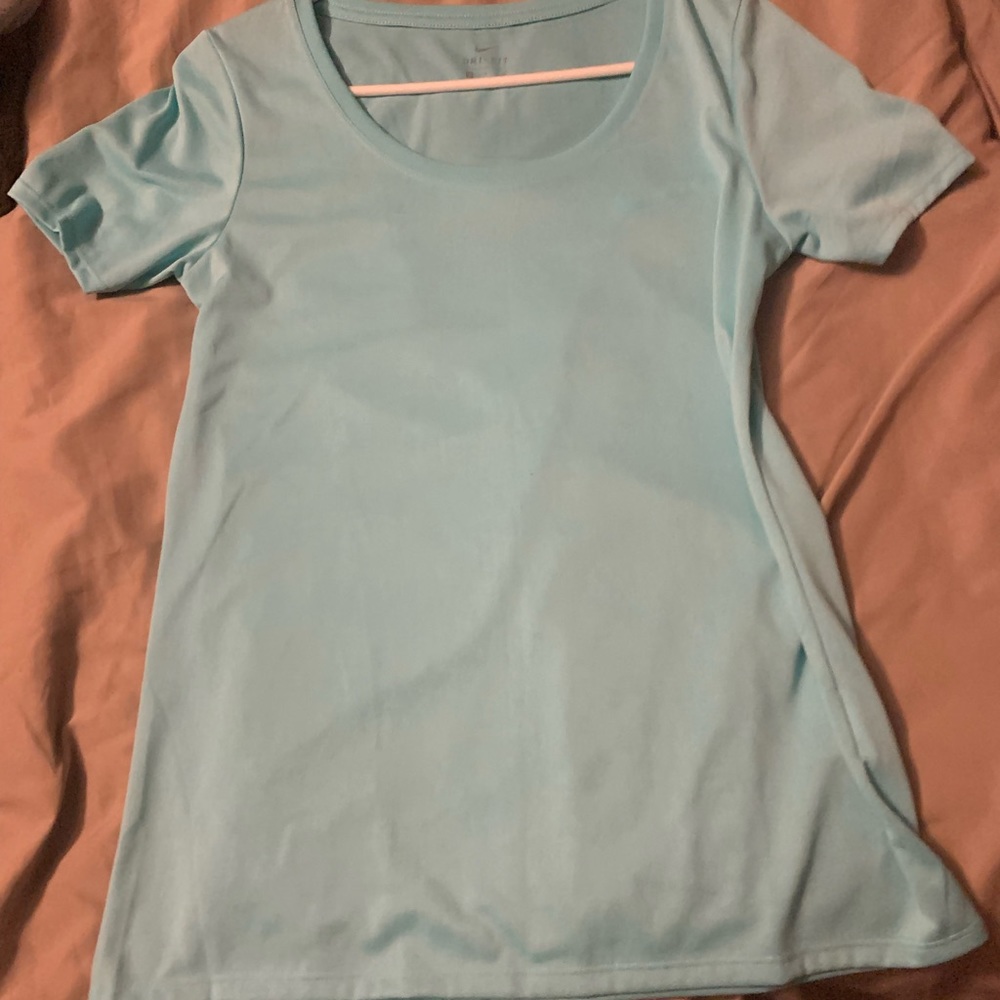Women’s Nike shirt